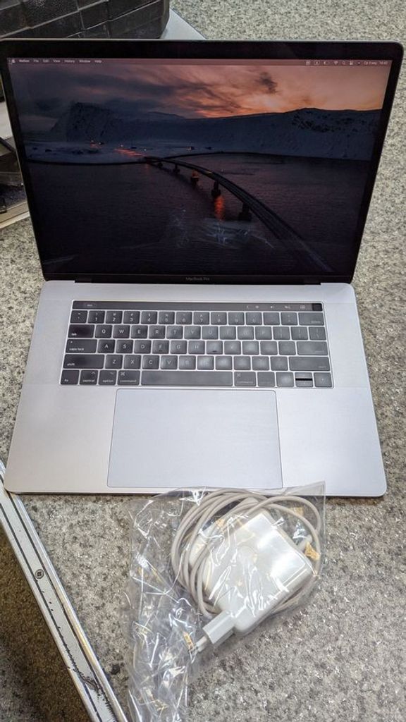 Apple macbook pro a1707/15.4/core i7 2,8ghz/ram16gb/ssd256gb/amd radeon pro555 2gb Код:01-200610132. Изображение 6