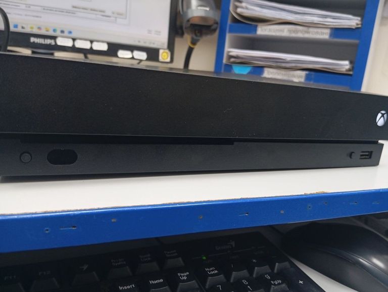 Оголошення Microsoft Xbox One X 1TB Б/У