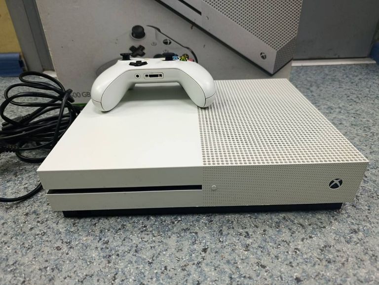 Дешево Microsoft Xbox One S 500GB з ломбарду