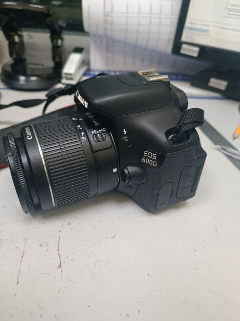 Дешево Canon eos 600d + ef-s 18-55mm 1:3.5-5.6 is ii з ломбарду
