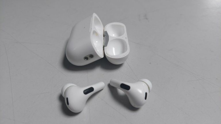 Дешево Apple airpods pro 2nd generation with magsafe charging case usb-c з ломбарду