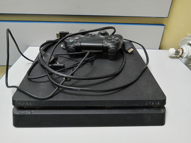 Купити  Sony PlayStation 4 Slim 1TB Black Б/У