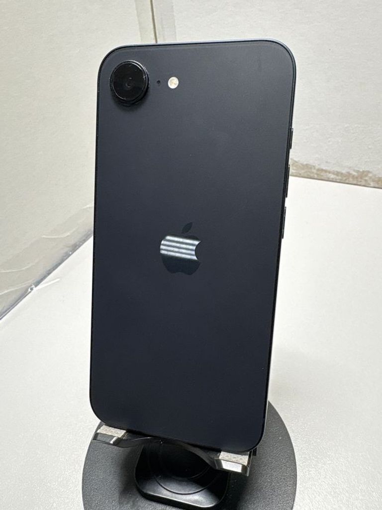 Apple iPhone 16e 128GB Black Код:01-200915332. Зображення 9