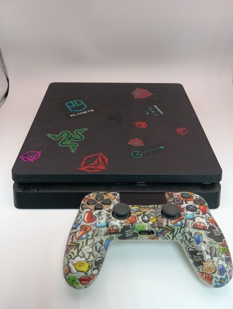 Купить  Sony PlayStation 4 Slim 1TB Black Б/У