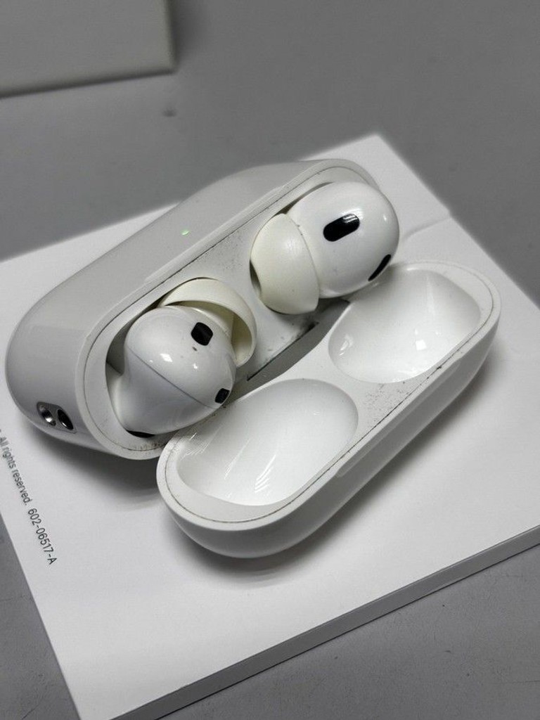 Дешево Apple airpods pro 2nd generation with magsafe charging case usb-c з ломбарду