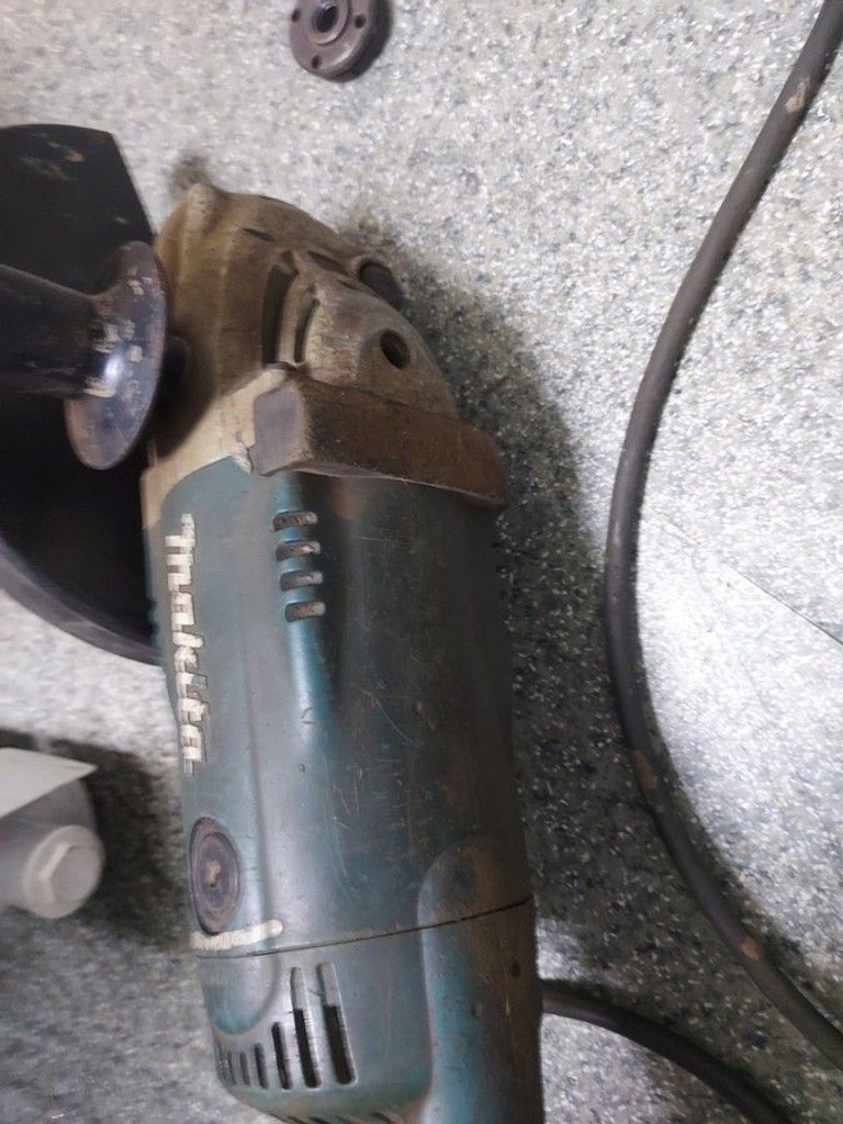 Купити Makita GA9020 Б/У
