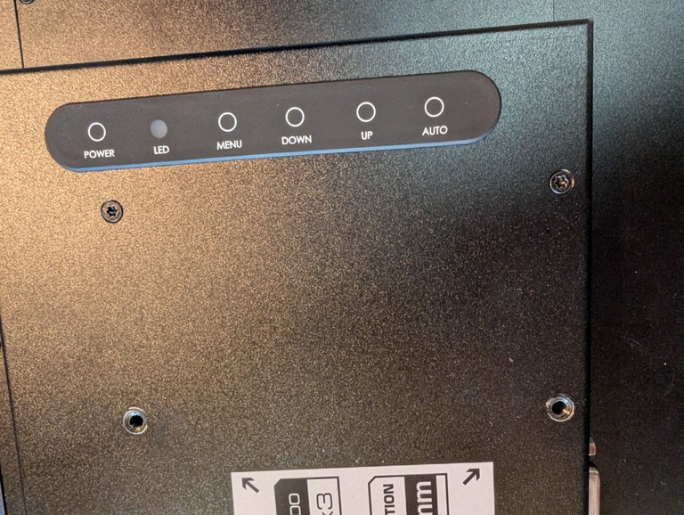 Дешево 13.3” сенсорний монітор MIKKA MK133XAML-D HDMI/DVI/VGA з ломбарду
