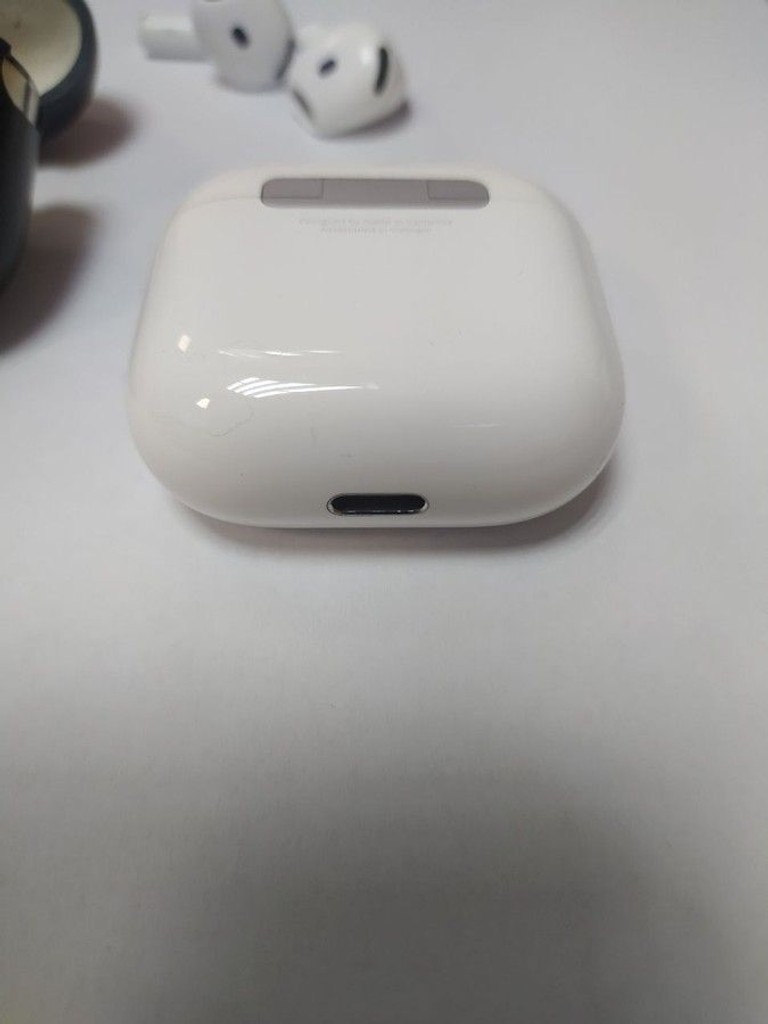Дешево Apple airpods 4 з ломбарду