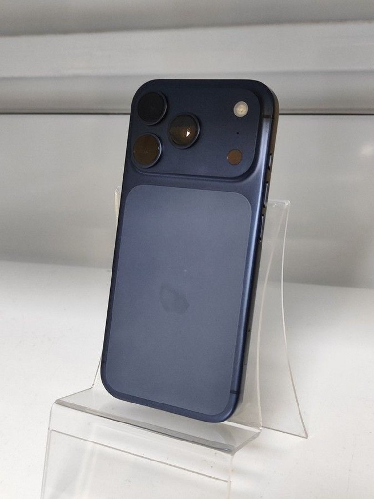 Купити Apple iPhone 17 Pro 256GB Deep Blue (MG8J4) Б/У