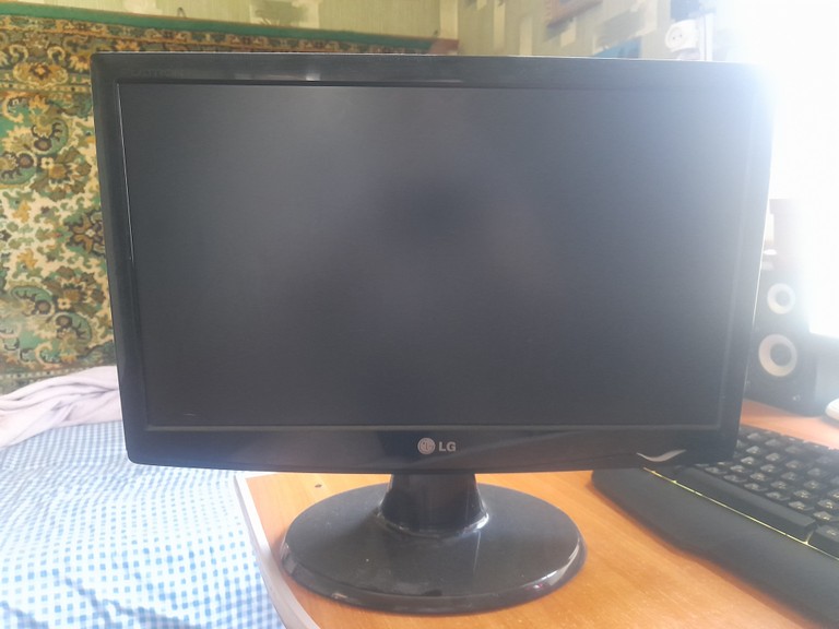 Купити LG W1943C Б/У
