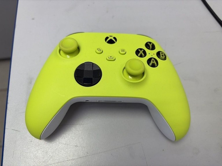 Купить Microsoft Xbox Series X | S Wireless Controller Robot White (QAS-00002, 889842611564) Б/У