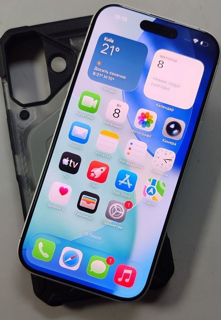 Купити Apple iPhone 17 256GB Black (MG6J4) Б/У