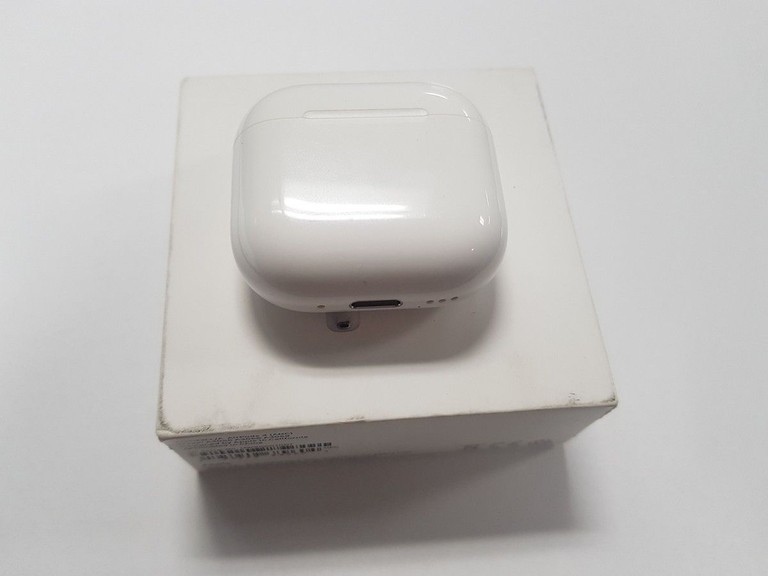Купити Apple airpods 4 with active noise cancellation Б/У