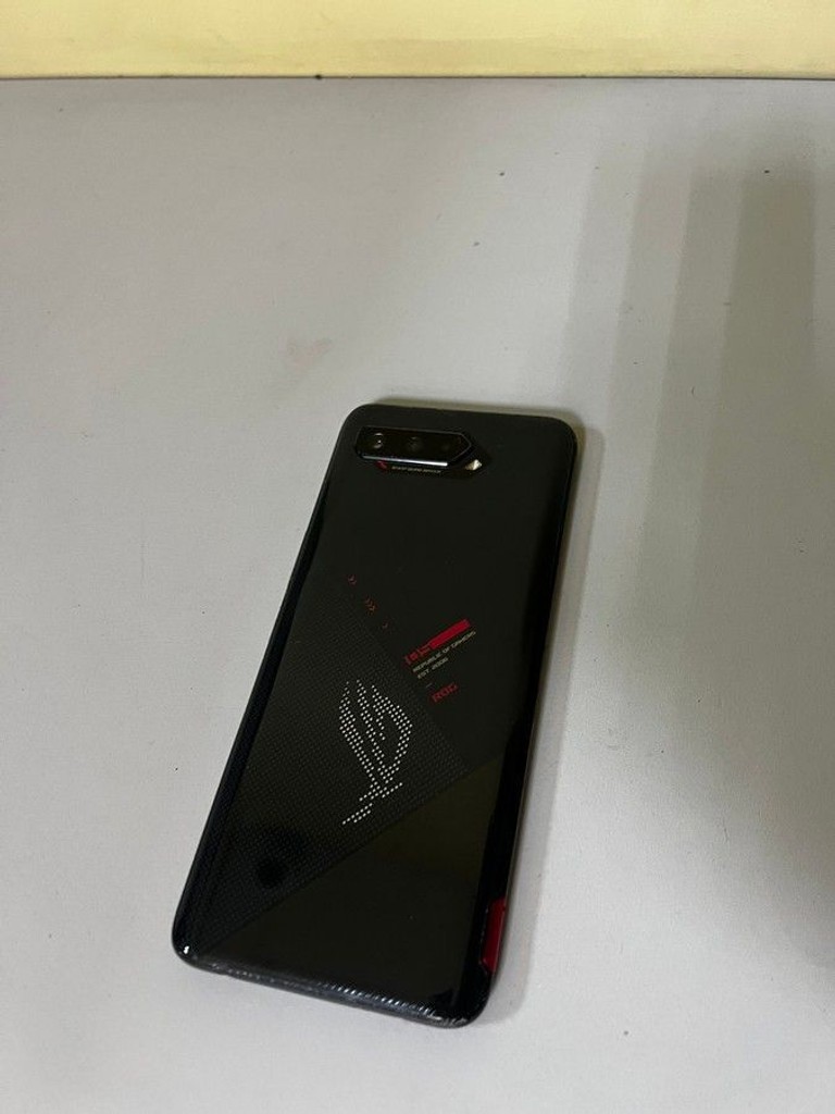 Оголошення Asus rog phone 5s 12/128gb Б/У