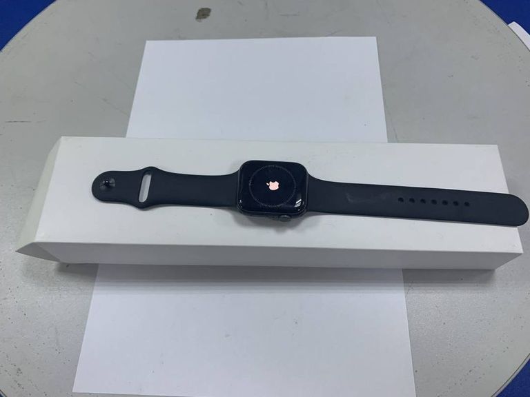 Apple watch se 44mm aluminum case