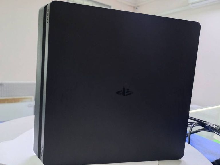 Sony ps 4 slim cuh-2108b 1000gb