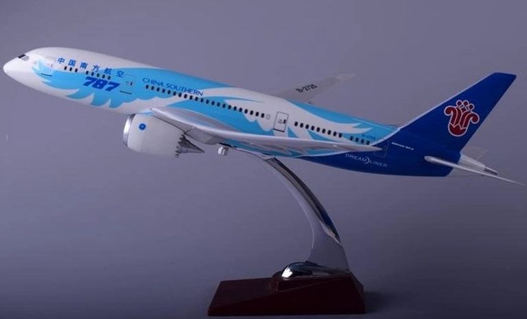 Модель самолета Boeing 787-8 DreamLiner China Southern Airlines, 43 см