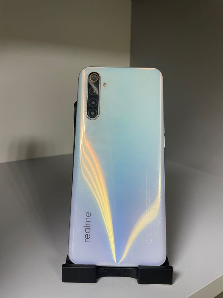 Дешево realme 6 4/64GB White з ломбарду
