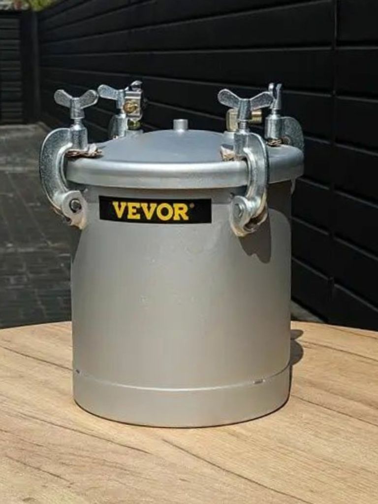 Купить Бак для фарби VEVOR 10 л. Для професійного фарбування розпилювач з регулятором пістолета (1,5 мм) Б/У