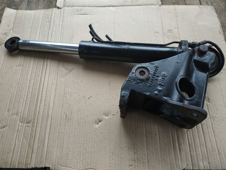 Оголошення Циліндр підіймання кабіни Б/У