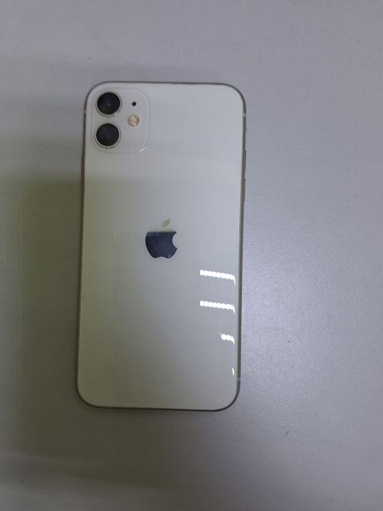 Купити Apple iPhone 11 64GB White (MWL82) Б/У