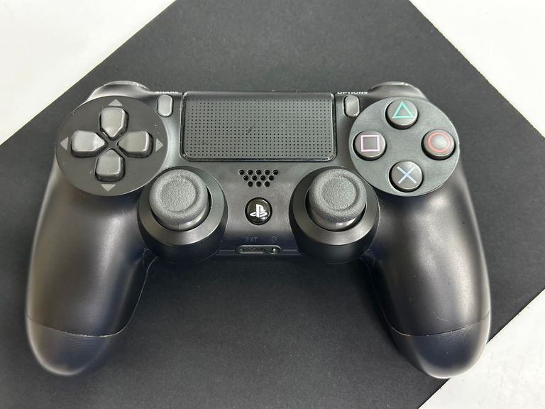 Купить Sony DualShock 4 V2 Black (9870357) Б/У