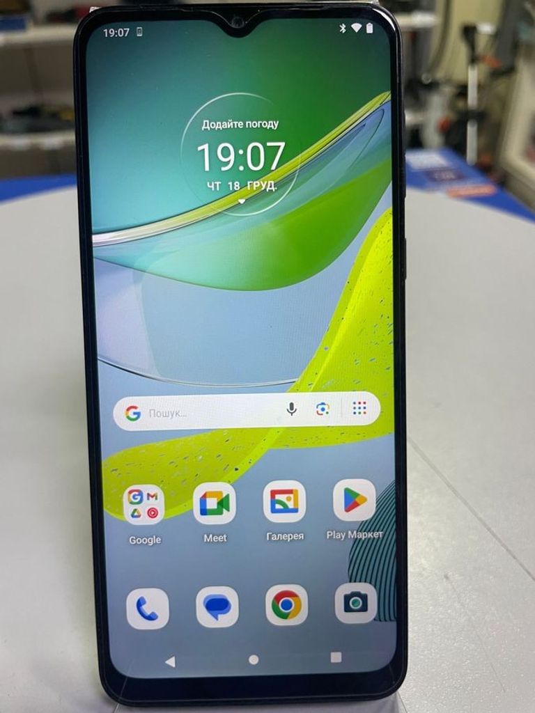 Дешево Motorola moto e13 8/128gb xt2345-3 з ломбарду