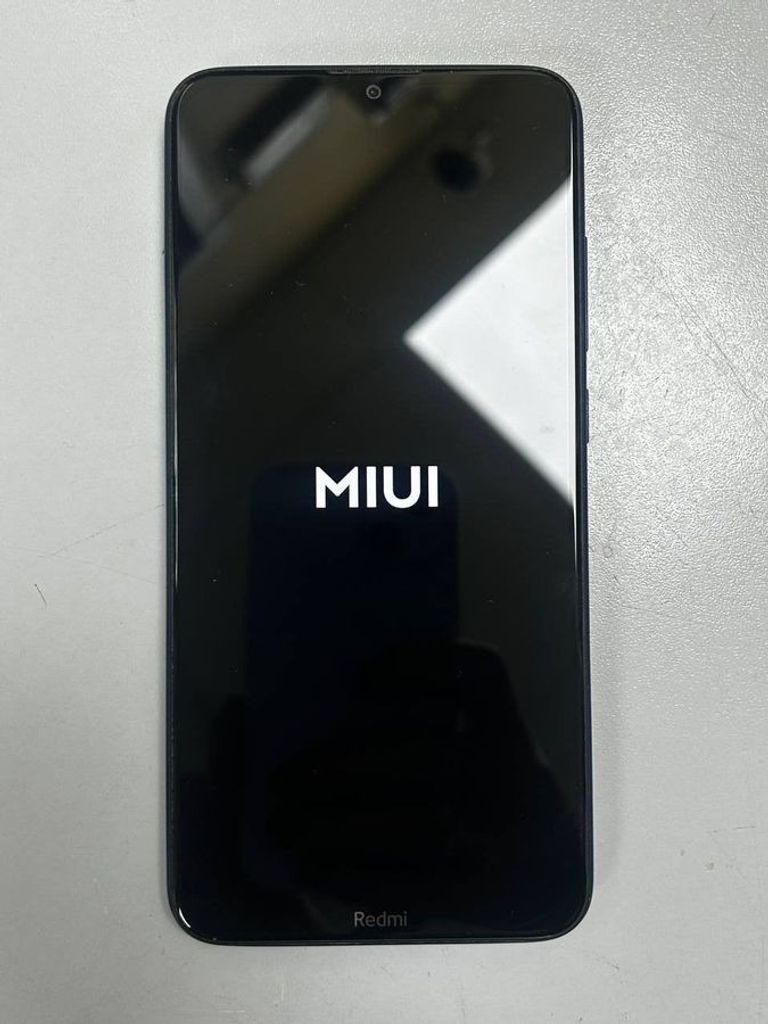 Купити Xiaomi Redmi 8 3/32GB Blue Б/У