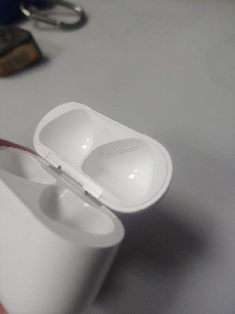 Купити Apple airpods 4 with active noise cancellation Б/У
