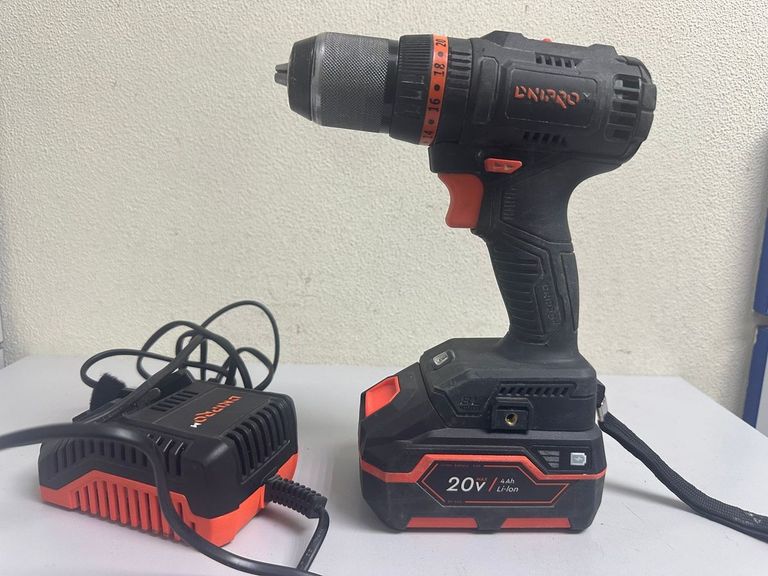 Купить Dnipro-M cd-201hbc compact 1акб 4ah зп Б/У