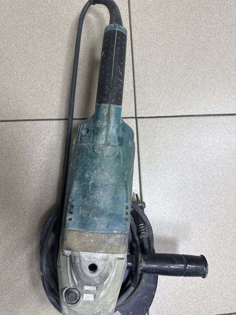 Дешево Makita GA9020 з ломбарду