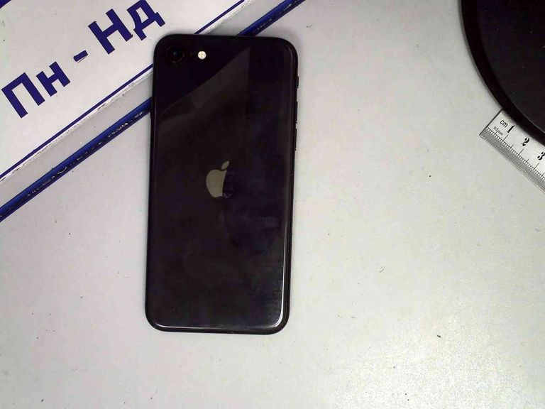 Дешево Apple iPhone SE 2020 128GB Black Slim Box (MHGT3) з ломбарду