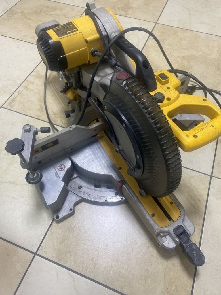 Купити Dewalt DWS780 Б/У