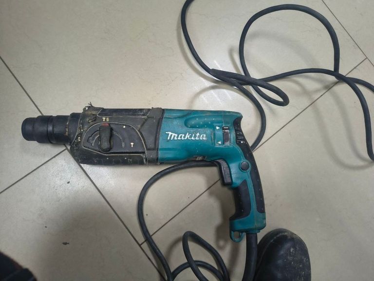 Купити Makita HR2470 Б/У