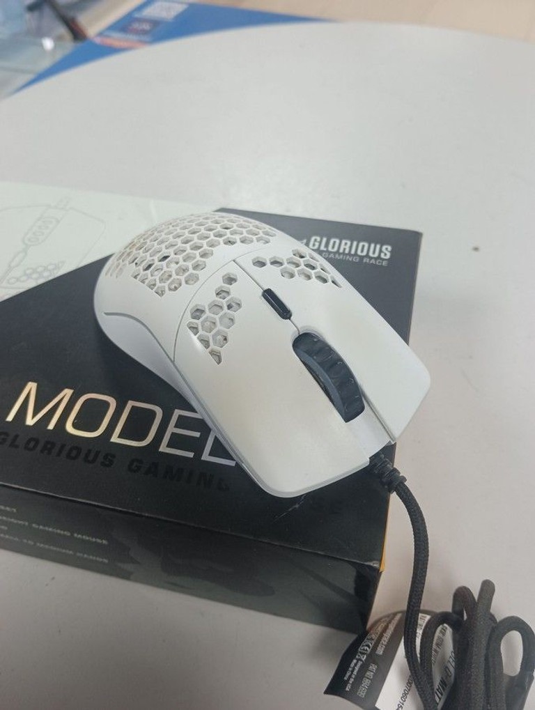 Дешево Glorious Model O Minus Glossy White (GOM-GWhite) з ломбарду