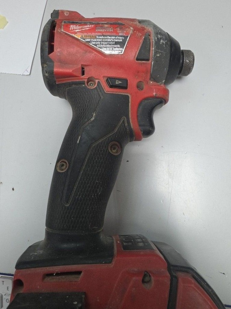 Купити Milwaukee m12 fuel 2504-20 + impact driver 2553-20 + 1 акб 4ah +1 акб 2ah + зп Б/У