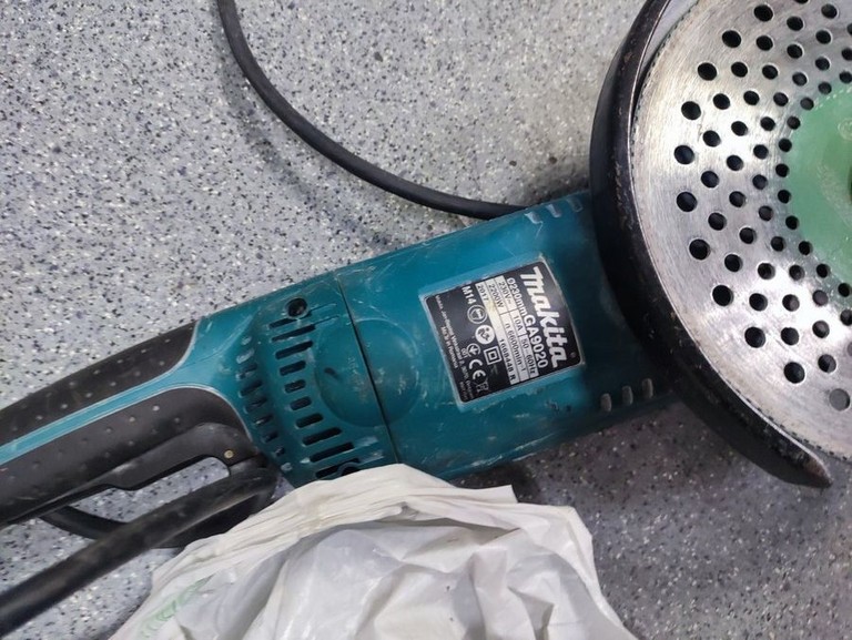 Дешево Makita GA9020 з ломбарду
