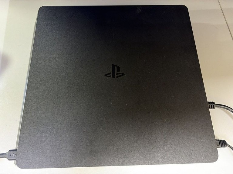Купити Sony PlayStation 4 Slim 1TB Black Б/У