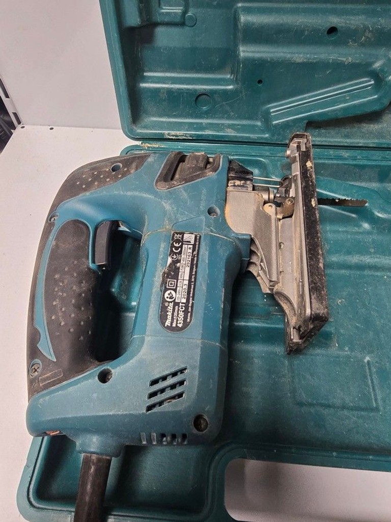 Розпродаж Makita 4350FCT, продавець Техноскарб
