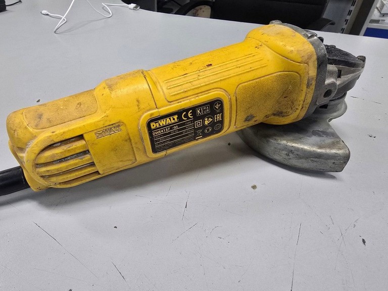 Купити Dewalt dwe4157-qs Б/У