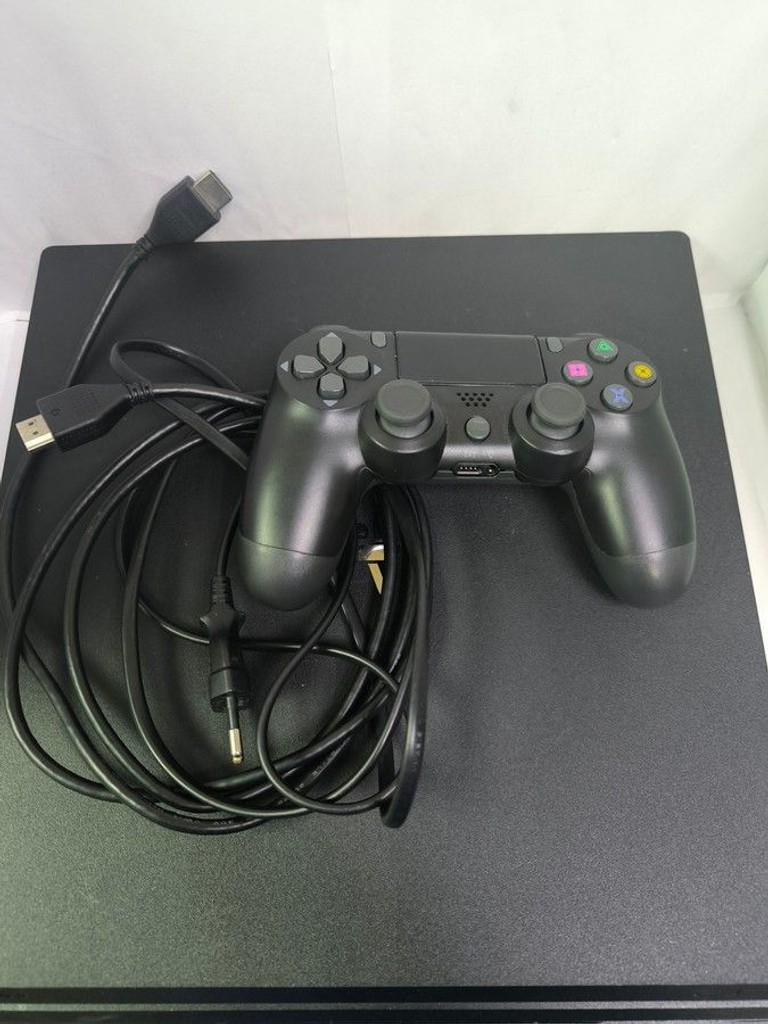Купити Sony playstation 4 pro 1tb Б/У
