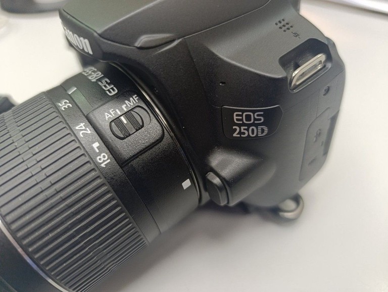 Объявление Canon eos 250d kit 18-55mm ef-s is stm Б/У