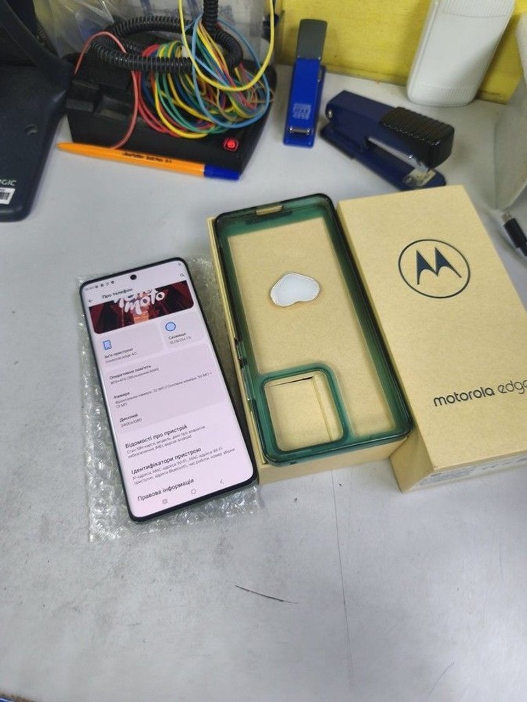 Дешево Motorola xt2205-1 edge 40 8/256gb з ломбарду