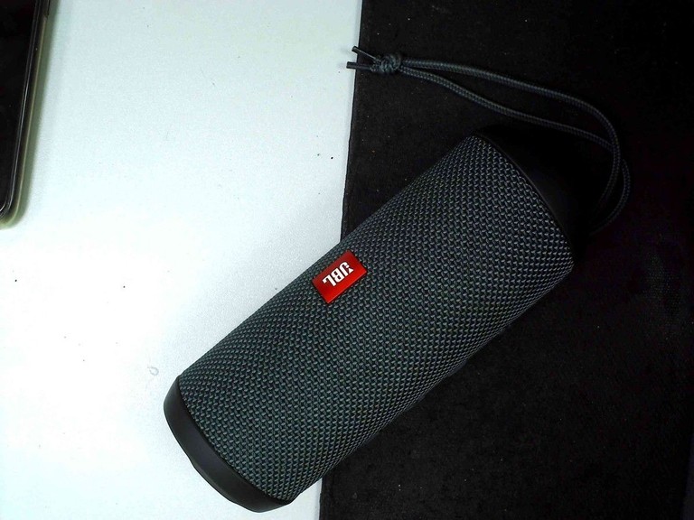 Дешево Jbl flip essential з ломбарду