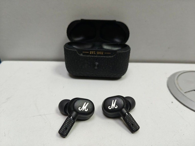 Купити Marshall MOTIF A.N.C. Black Б/У