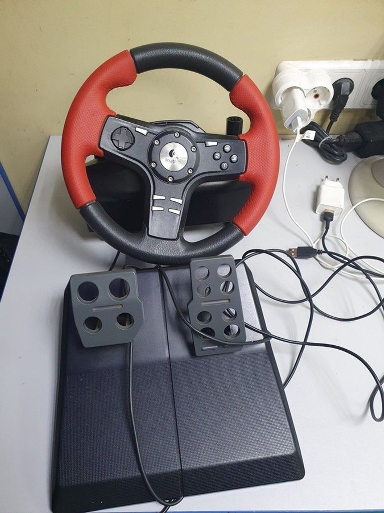 Дешево Logitech formula force ex з ломбарду