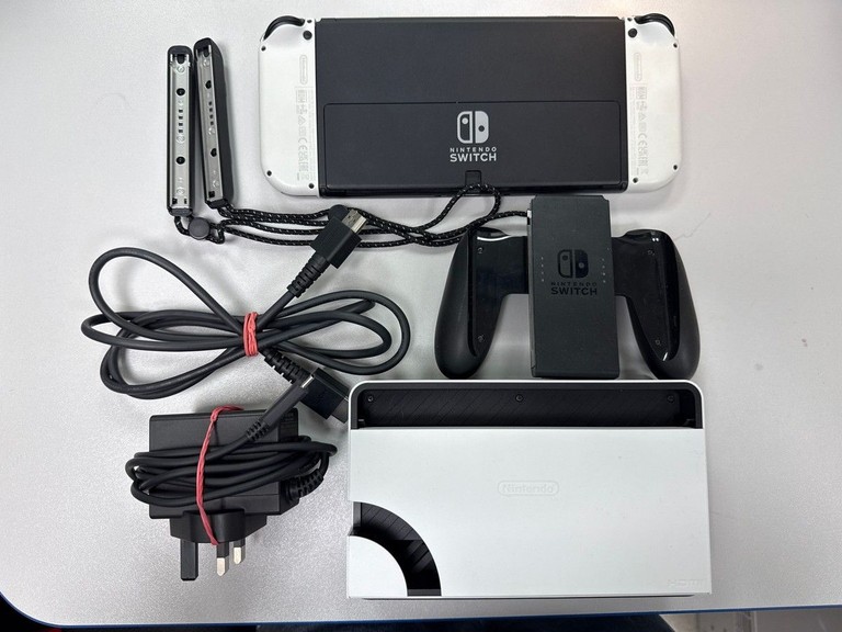 Купить Nintendo switch oled Б/У