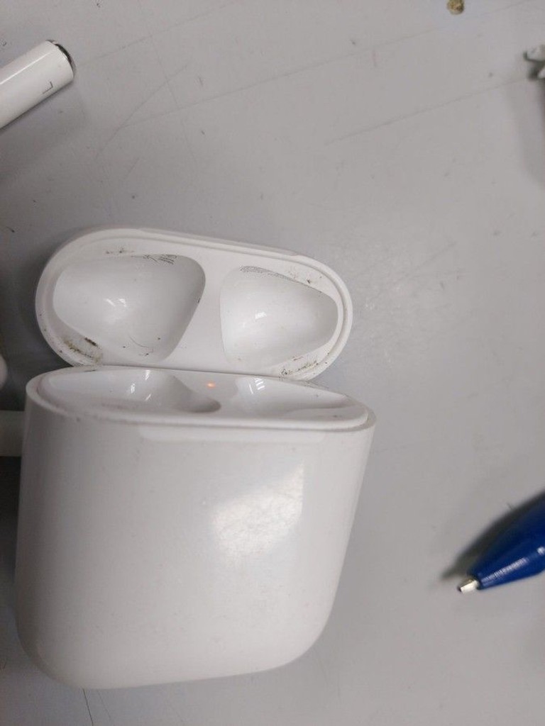 Купить Apple airpods 2nd generation a1602, a2031, a2032 Б/У
