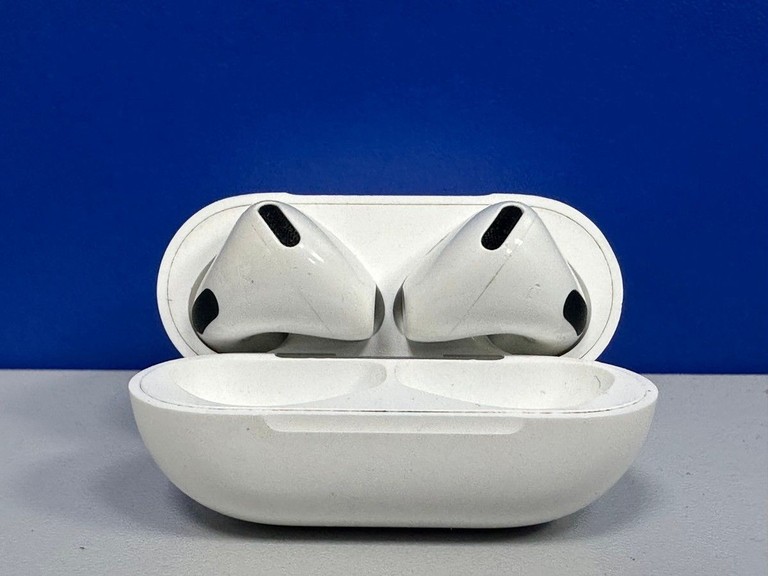 Розпродаж Apple airpods 4 with active noise cancellation, продавець Техноскарб