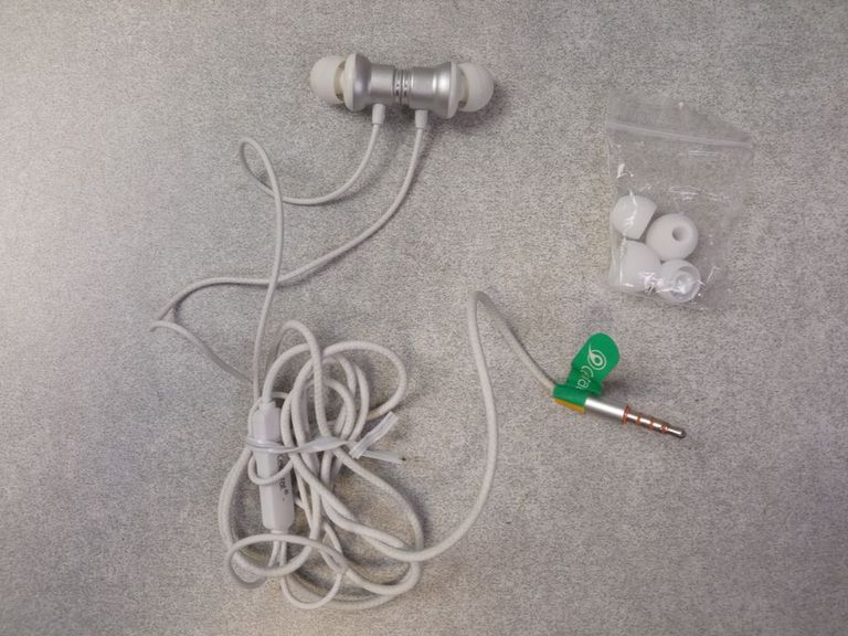 Дешиво Celebrat D5 White с ломбарда